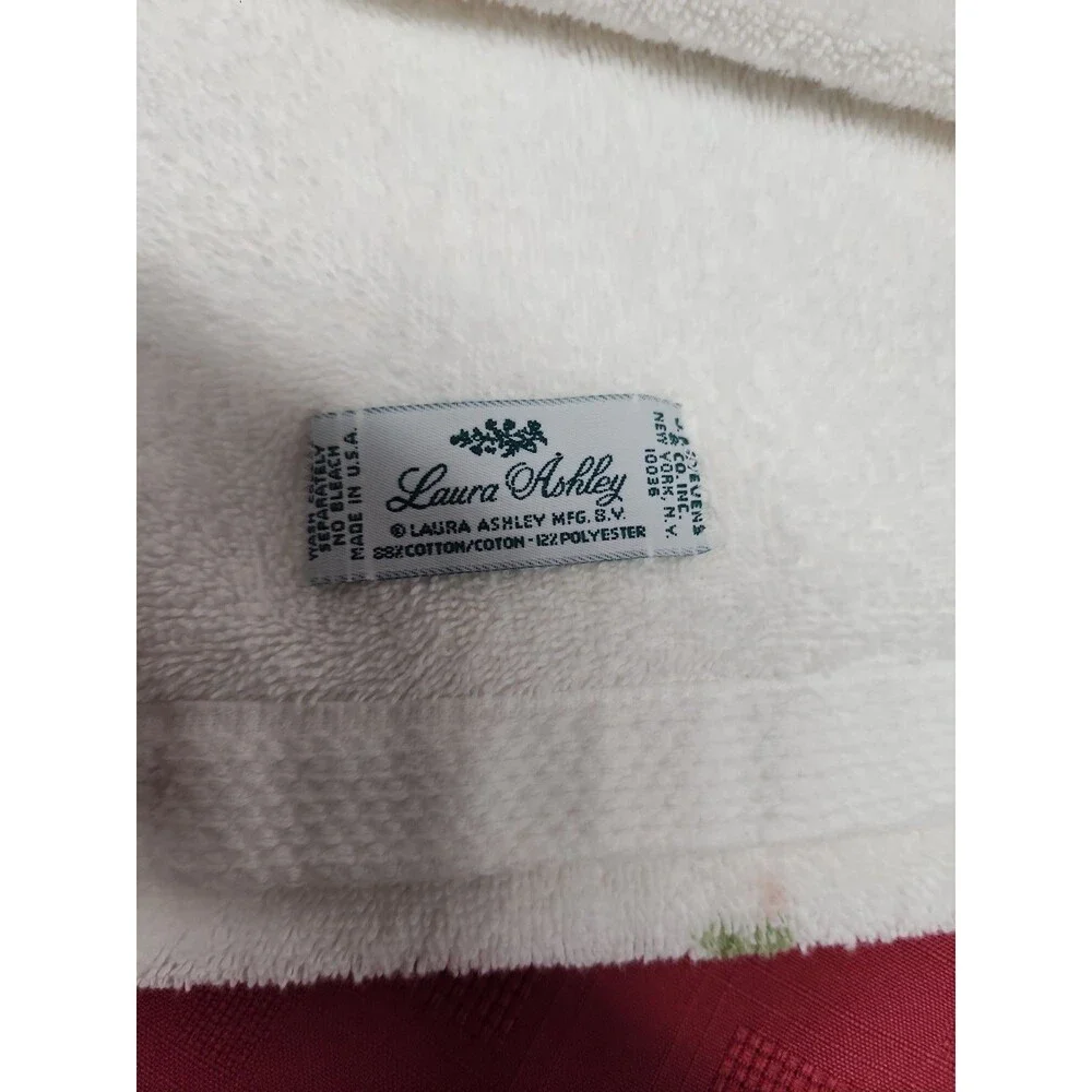 Vintage Laura Ashley By J.P. Stevens Bath Towel Floral Motif Pink Scalloped Edge